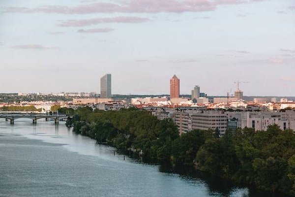 Les quartiers à fort potentiel pour un investissement immobilier dans une maison à Lyon